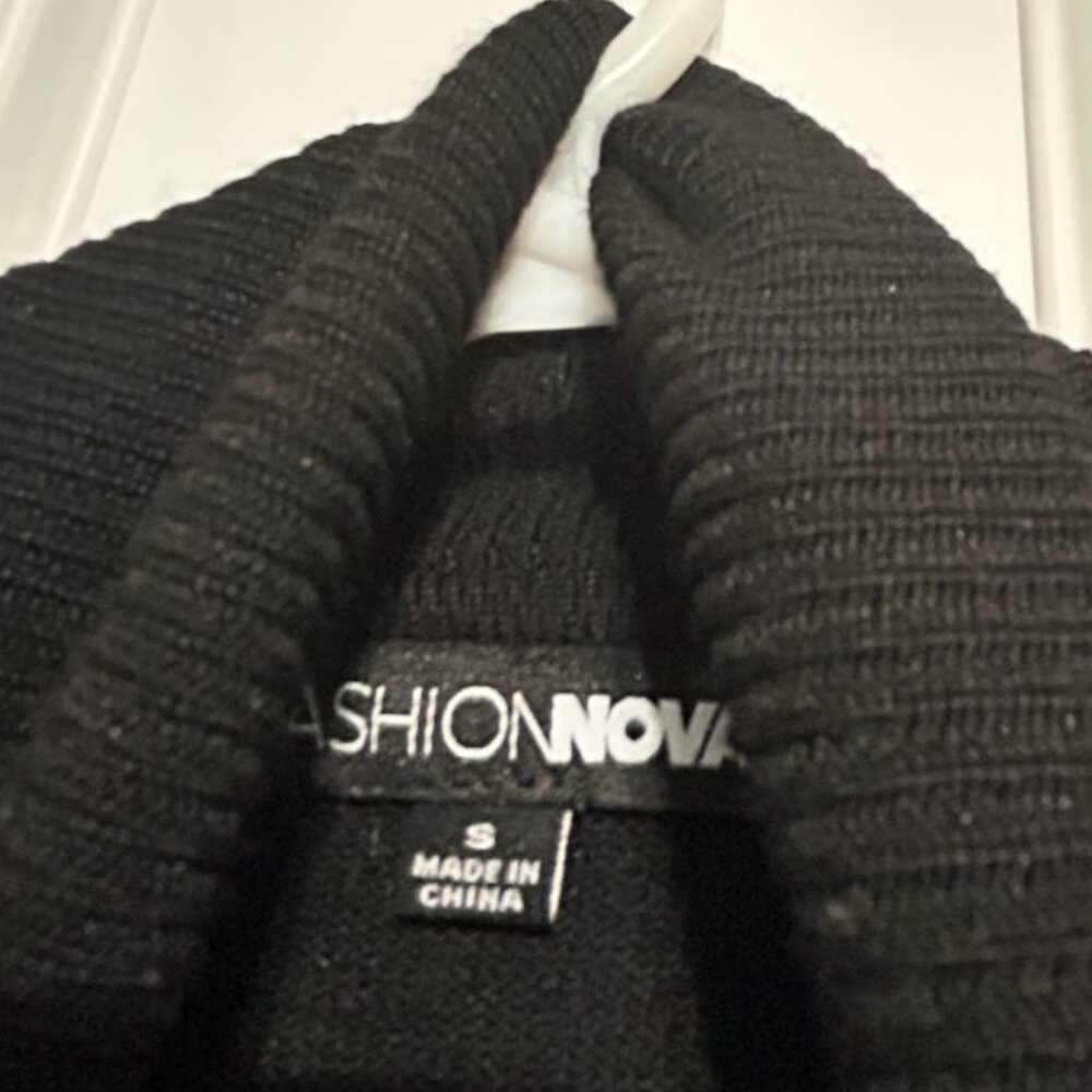 Fashion Nova Turtleneck Top - Size Small - Picture 5 of 5